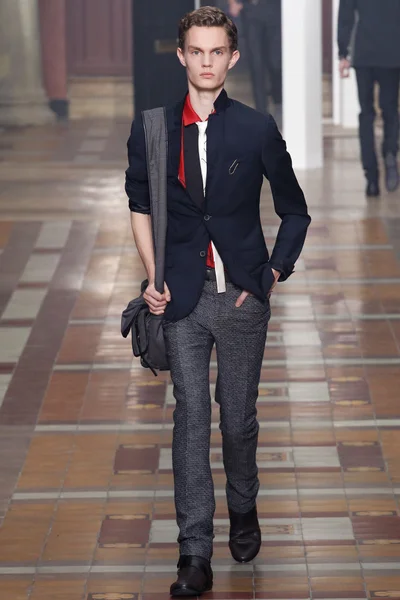 Look 11